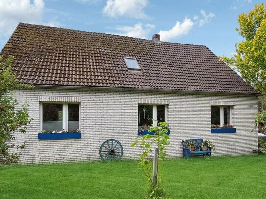 Einfamilienhaus mit ca. 5.000 m² Grundstück in ruhiger Lage im Vorort von Grimmen