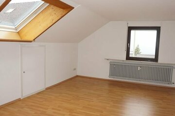 3 Zimmer Dachgeschosswohnung mit Balkon in Aichhalden