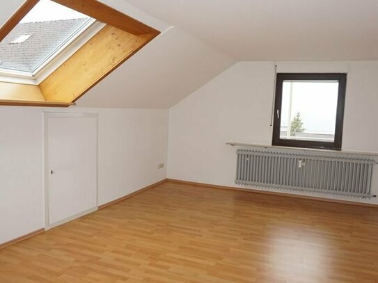 3 Zimmer Dachgeschosswohnung mit Balkon in Aichhalden