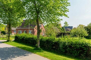 Wohnhaus auf großem Grundstück in Schwabstedt - sep. Bauplatz möglich