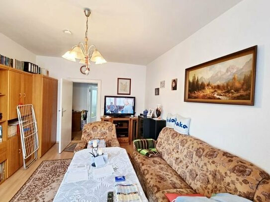Vermietete 2-Zimmer-Wohnung mit Süd-Loggia und Fahrstuhl im Winterfeldtkiez!