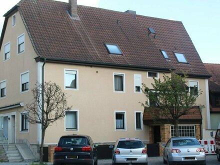 zentral in Dietenhofen: gepflegtes Wohnhaus mit Büroräumen