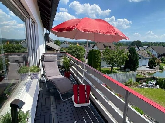 Ruhige 3 Zimmerwohnung mit Balkon in sonniger Südlage mit schönem Fernblick