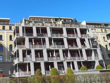 Traumhafte 3 Zimmer Wohnung mit großem, terrassenartigem Balkon direkt am Südstadtpark, komplett möbliert