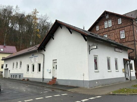 Haus mit zwei Gewerbeeinheiten in Bahnhofsnähe, langfristige Mieter