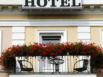 Hotel / Pension (10 DZ) mit großen Restaurant in idyllischer Lage