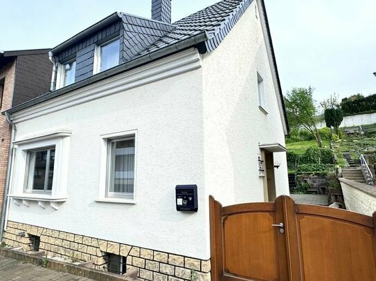 Schöne und gemütliche Doppelhaushälfte im Herzen von Bornheim mit Garten zu verkaufen!