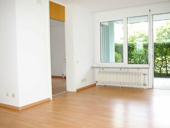 -- Betreutes Wohnen -- Schöne 3 Zimmer Wohnung mit toller Einbauküche und Terrasse in Nürnberg/Rehhof