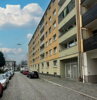 München-Neuhausen: City-Wohnung mit zwei Zimmern und sonniger Loggia