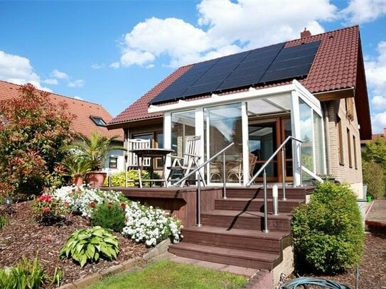 Gepflegtes Familienheim mit Wintergarten, Solaranlage und Pool in ruhiger Wohnlage