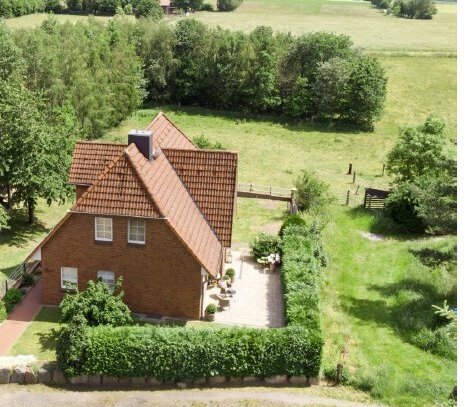 idyllisch gelegenes Sprungbrett nach Hamburg und in die Heide - ideal für ein junges Paar