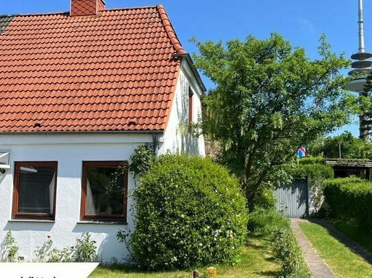 DHH in beliebter Wohngegend mit großem Grundstück || Lütt Immobilien Kiel || Ihr Immobilienmakler in Kiel