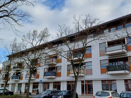 Helle 2- Zimmer- Wohnung mit Tiefgaragenstellplatz, Fahrstuhl und Balkon mit Blick zum Ostorfer See