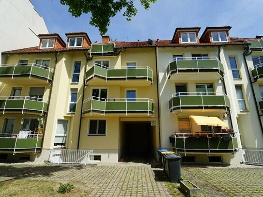 + frei werdende 1-Raum-Wohnung mit Balkon und PKW-Stellplatz in beliebter Lage +