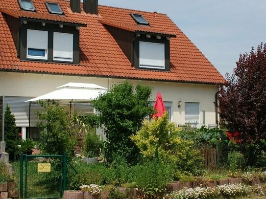 Ein tolles Eigenheim in Großlellenfeld zu verkaufen und zusätzlich können Sie einen Teil vermieten