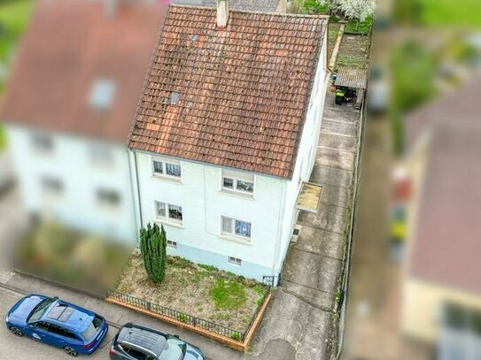 Renovierungsbedürftige Doppelhaushälfte mit großem Garten in ruhiger Lage