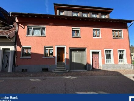 Zweifamilienhaus mit historischem Charme und modernisierten Wohnbereichen