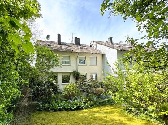 Dreifamilienhaus in begehrter Lage - EG-Wohnung mit Garten u. Balkon für Eigennutzung frei!