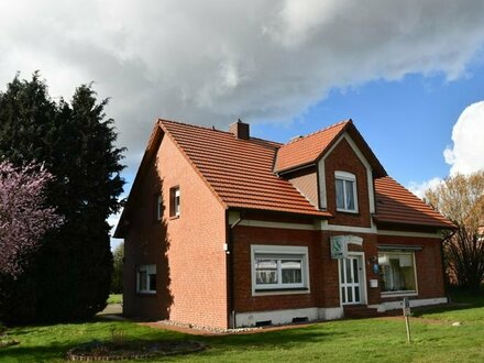 Stilvolles Wohnhaus mit kleiner Werkstatt und Garage