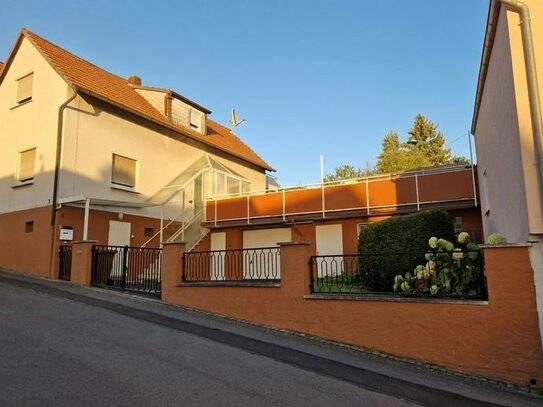 Schönes Einfamilienhaus mit 2 Terrassen, Garten, Garage- in ruhiger Lage