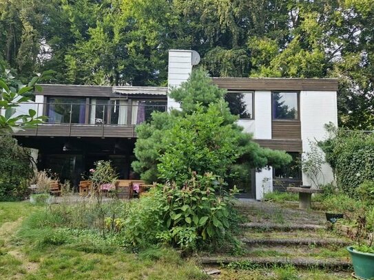 Wohnen auf parkähnlichem Grundstück in einem Architektenhaus mit sehr großzügigem Grundriss