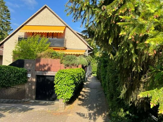 Hochparterrewohnung im Zweifamilienhaus (130m²) mit voll nutzbarem Tiefparterre (110m²) und Garten zu vermieten !