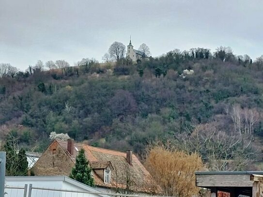 Blick zum Michaelsberg, 4 Whg. reserviert, Gr. Balkon und Loggia-Tageslichtbad, gr. offener Wohn-, Ess- und Kochb. im W…