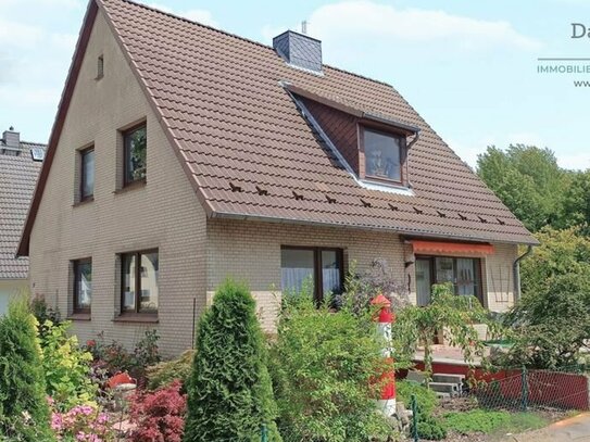 Lübeck-St. Lorenz, 5 Zimmer EFH auf Erbpacht mit Garten, Garage, Kamin & Vollkeller