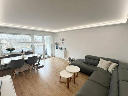 Top renovierte Wohnung im 3. OG. mit Tiefgaragenstellplatz und überdachtem Balkon in guter Lage der Metropolregion Nürn…