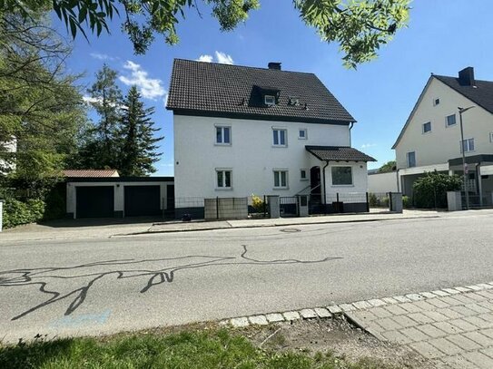 Gepflegtes Mehrfamilienhaus mit 3 Einheiten in zentraler Lage in Ergolding