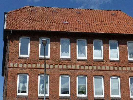 Gepflegte Altbau-Stadtwohnung in verkehrsgünstiger Lage.