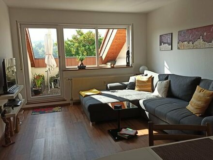 **VISTA Immobilien** Gemütliche Dachgeschosswohnung mit Dachterrasse und Tiefgaragenstellplatz