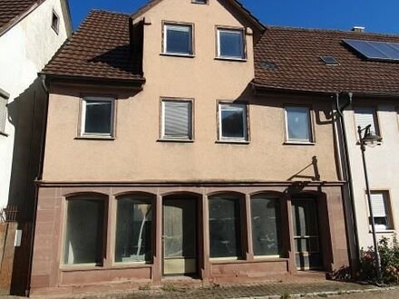 Wohnhaus mit ehemaligem Ladengeschäft in Laudenbach!