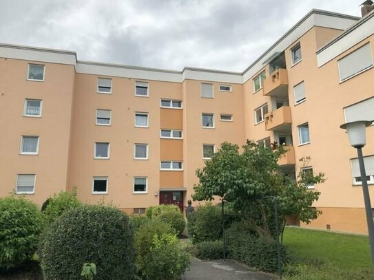 Neu renoviert 4,5 Zimmerwohnung in ruhiger Lage mit Balkon in Landshut-Wolfgangsiedlung