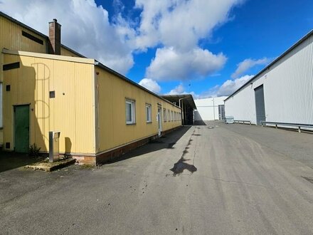 Spediteure / Lagerhausbetriebe: Lager / Industriehallen in Hermeskeil auch Teilfläche möglich zu vermieten