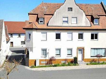 Vermietetes Mehrfamilienhaus mit Nebengebäude und Büro in Kohlberg