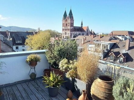 +++ Wohnen ganz oben mit Blick über die Dächer von Freiburg +++