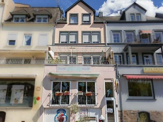 Lukratives Café mit bis zu drei Ferienwohnungen oder Wohn-und Geschäftshaus in bester Lage von Zell