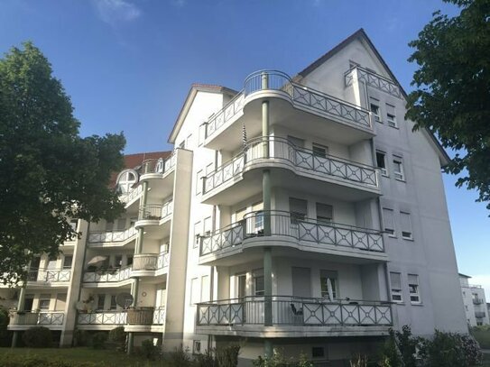 Helle 2-Zimmer-Wohnung mit Balkon und separater Garage