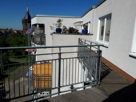 Moderne 4-RWE im DG mit Einbauküche, Balkon, Fahrstuhl in Dessau - Mitte