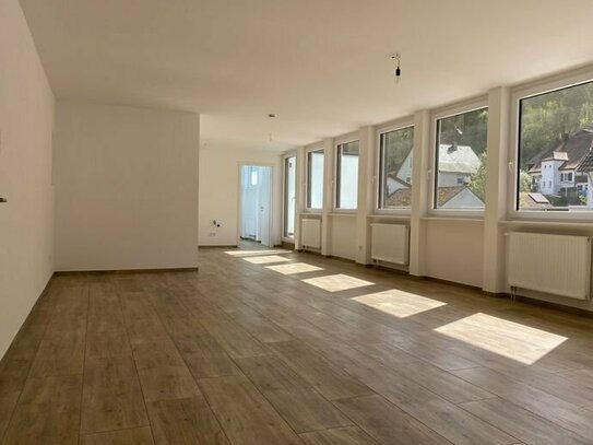 Attraktive, helle Wohnung mit überdimensionalem Balkon, zentral in Sulz zur Miete