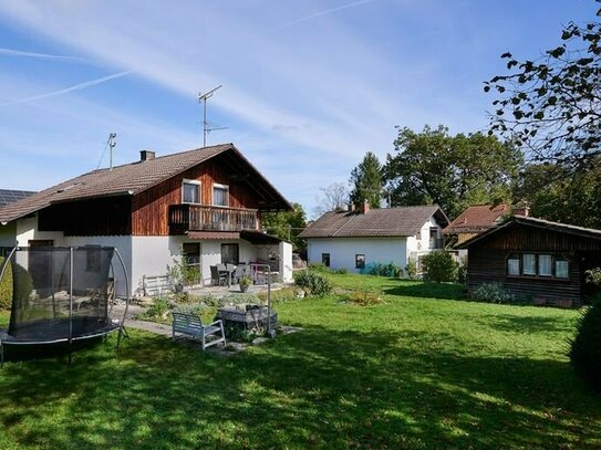 Sanierungsbedürftiges Haus mit schönem Garten in Seeshaupt