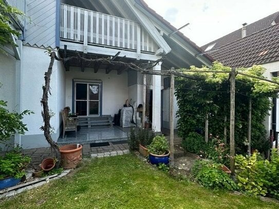 Nachhaltig modernisiertes Einfamilienhaus mit Badeteich im schönen Garten auf günstiger Erbpacht!