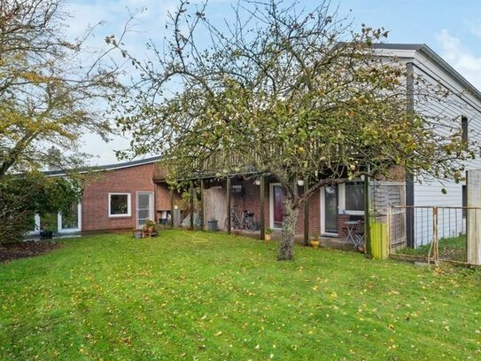 Provisionsfrei - Haus mit charmanter Wohnung und 3 Apartments, Sonnengarten & Schlei-Blick