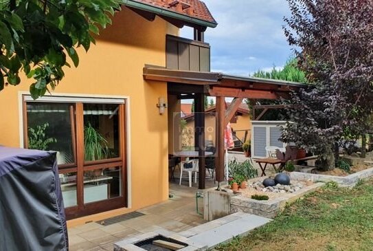 Top gepflegtes Einfamilienhaus mit großer Doppelgarage und großer teils überdachter Terrasse in Bad Rappenau-Heinsheim