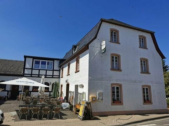 Sehr beliebtes Restaurant, Gasthaus mit Schankwirtschaft, Terrasse und Festsaal