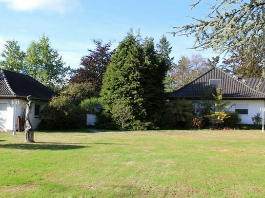 Baugrundstück für Investoren inkl. Winkelbungalow mit Ausblick auf parkähnlichem Grundstück