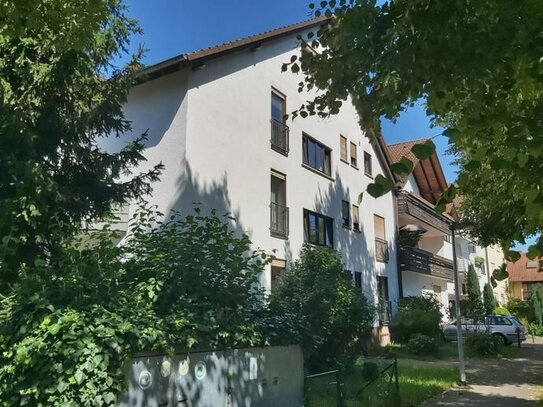 Geräumige Dachwohnung mit Balkon im Grünen in Karlsruhe-Durlach (Aue)!