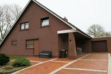Ketelsbüttel/Wöhrden: Jetzt begehrten Wohnraum sichern - Wohnhaus mit 5 Zimmern zwischen Heide und Büsum