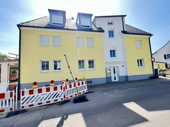 Großzügige und sehr gepflegte 2-Zimmer-Wohnung im 1. OG mit Balkon in zentraler und ruhiger Lage